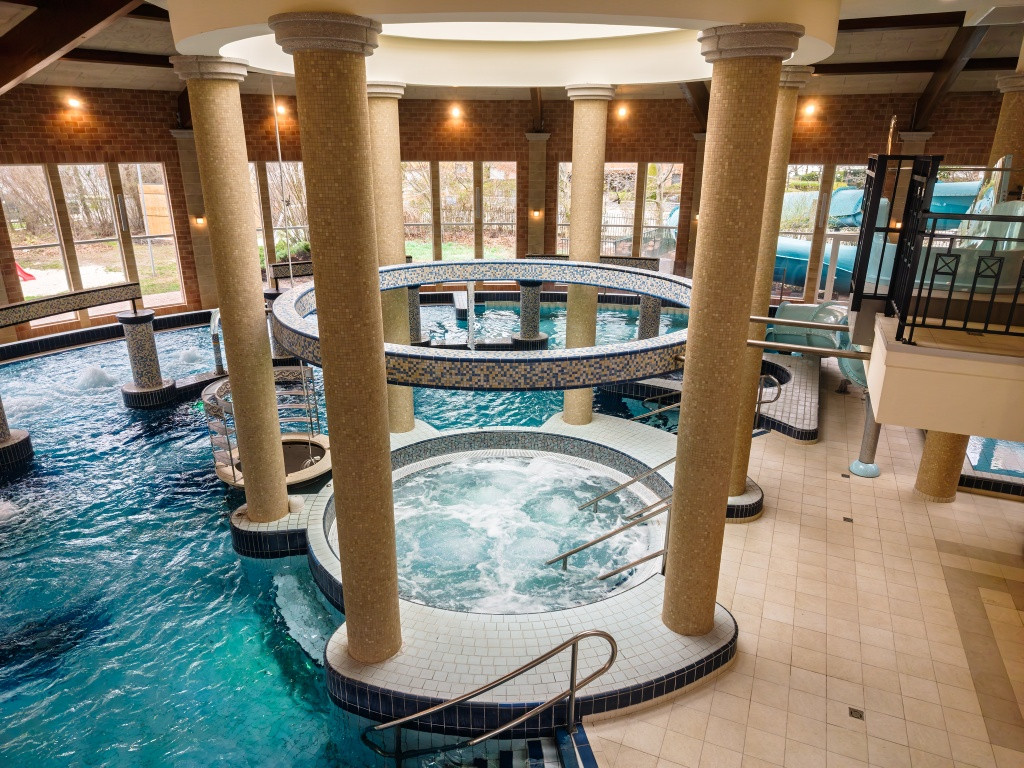 Épített pezsgőfürdő 